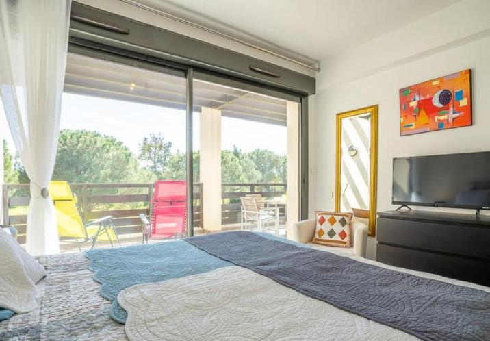 Vert Paradis - Vue Apaisante Sur Golf, Pins Parasols, 2E Etage - 80 M2 Dont Terrasse Avec Pergola, 2 Chambres, 3Et Iles, 3 Clim, Wifi - Piscine, Parking Et Park A Velos, Ascenseur - En Option Linge, Menage - Pistes Cyclables, Mer A Proximite Saint-Cyprien  Esterno foto